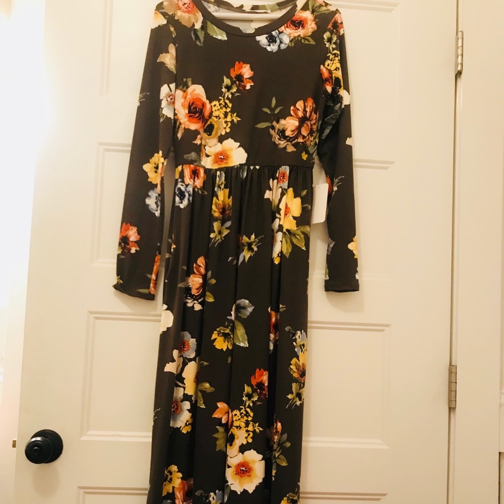 Olive Floral maxi dress size small